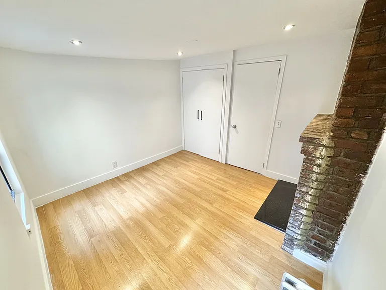 21 Jones St #18 — Photo 10