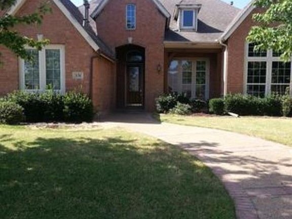 2nd image of 636 Amanda Ave