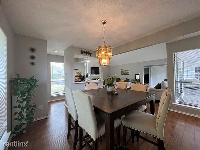 1st image of 1905R Pleasant Valley Dr