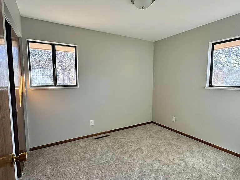 512 Alpine St — Photo 4