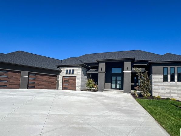 20928 Barbara Plaza Cir, Elkhorn, NE 68022