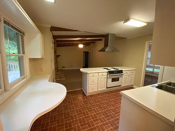 2nd image of 745 Holly Dr