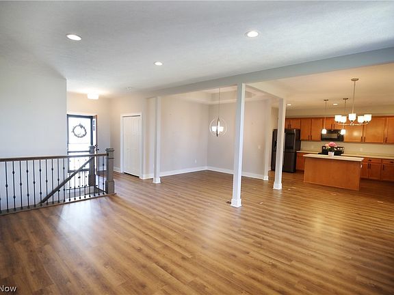 5th image of 358 Reserve Ave