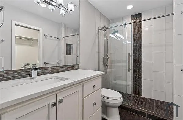 6170 Woodcrest Ln — Photo 4