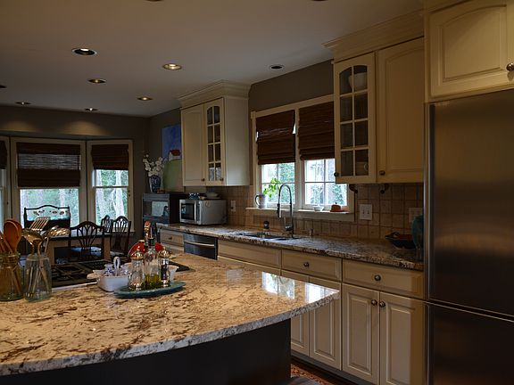 4th image of 2421 Normandy Ct NE