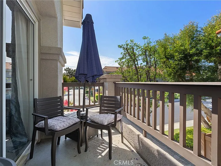 230 California Ct — Photo 24