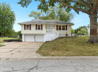 1305 S Ward Pkwy, Blue Springs, MO 64014