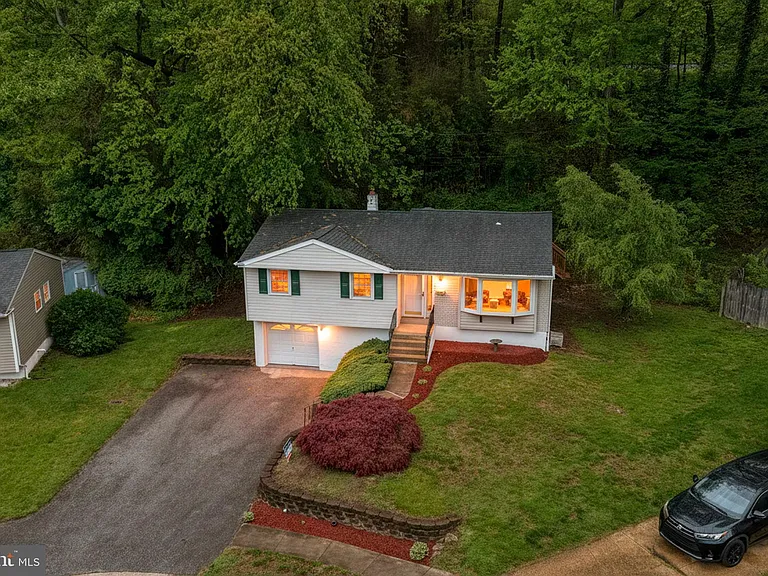 124 Hilldale Ct — Photo 2
