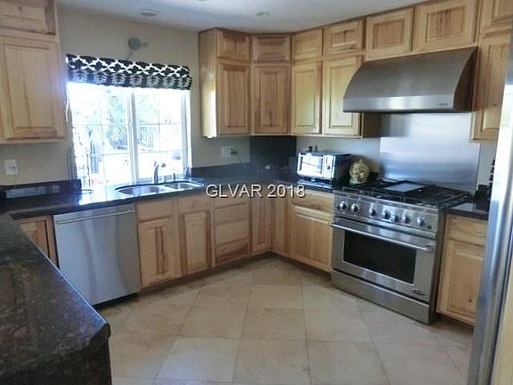 3rd image of 986 Bel Air Cir