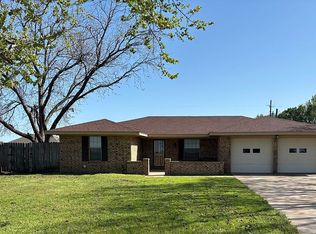1318 Sycamore Dr, Burkburnett, TX 76354