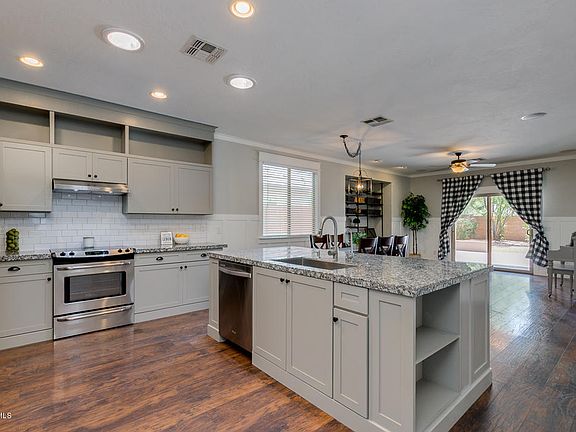 4th image of 2955 E Ravenswood Dr