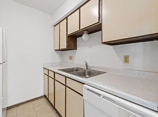 W63N14260 Washington Ave APT 23, Cedarburg, WI 53012