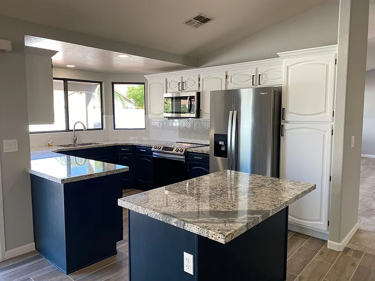 10938 W Bermuda Dr — Photo 9