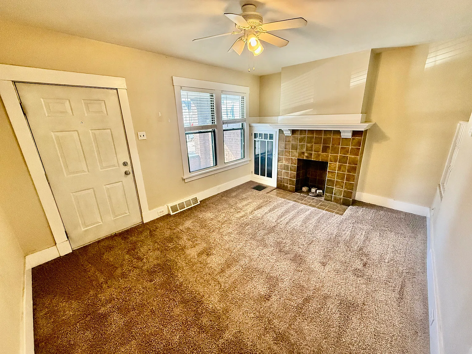 2 bed, 1000 sqft, $975 — Photo 2