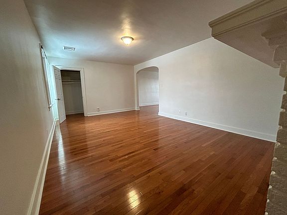 4th image of 7458 Penfield Ct