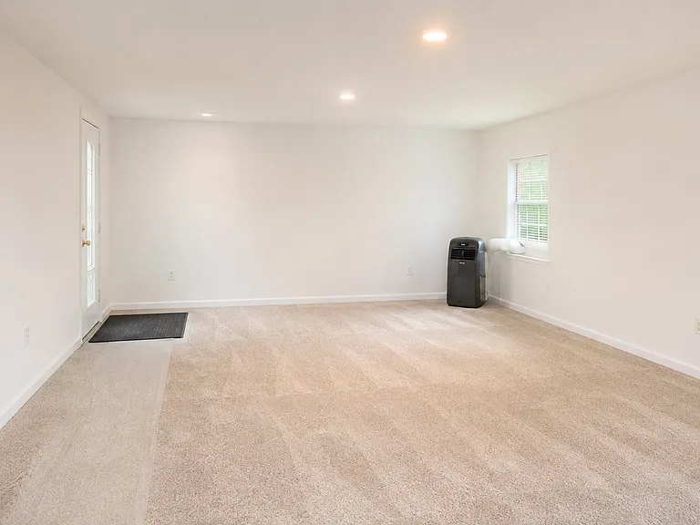 Wakefield Cir — Photo 3
