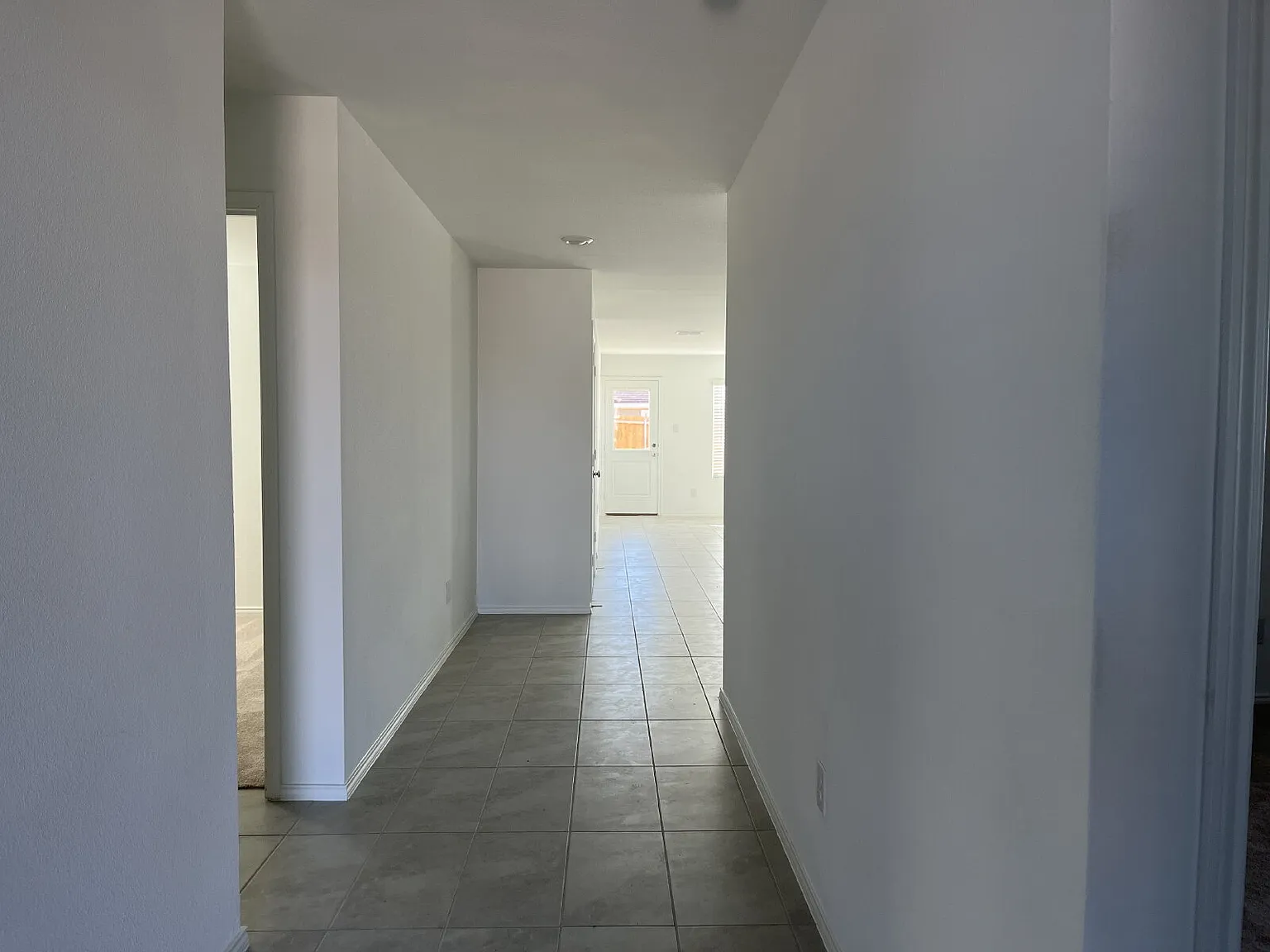 4 bed, 2.0 bath, 1499 sqft, $1,900 — Photo 2