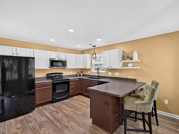 2nd image of 112 Slate Ln