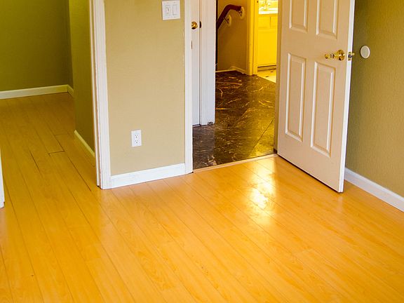 3rd image of 408 Kenbrook Cir