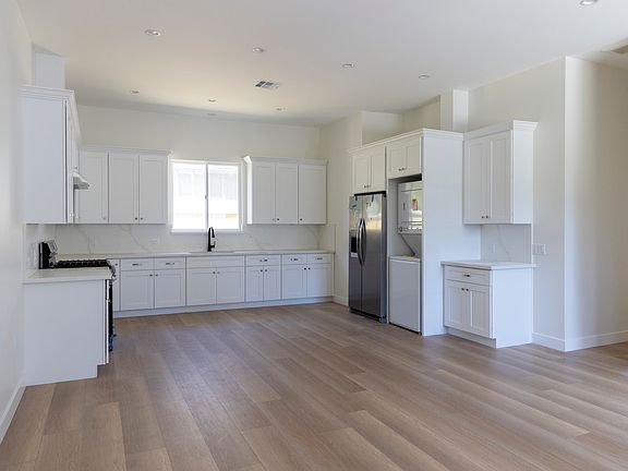 2nd image of 8638 Aqueduct Ave