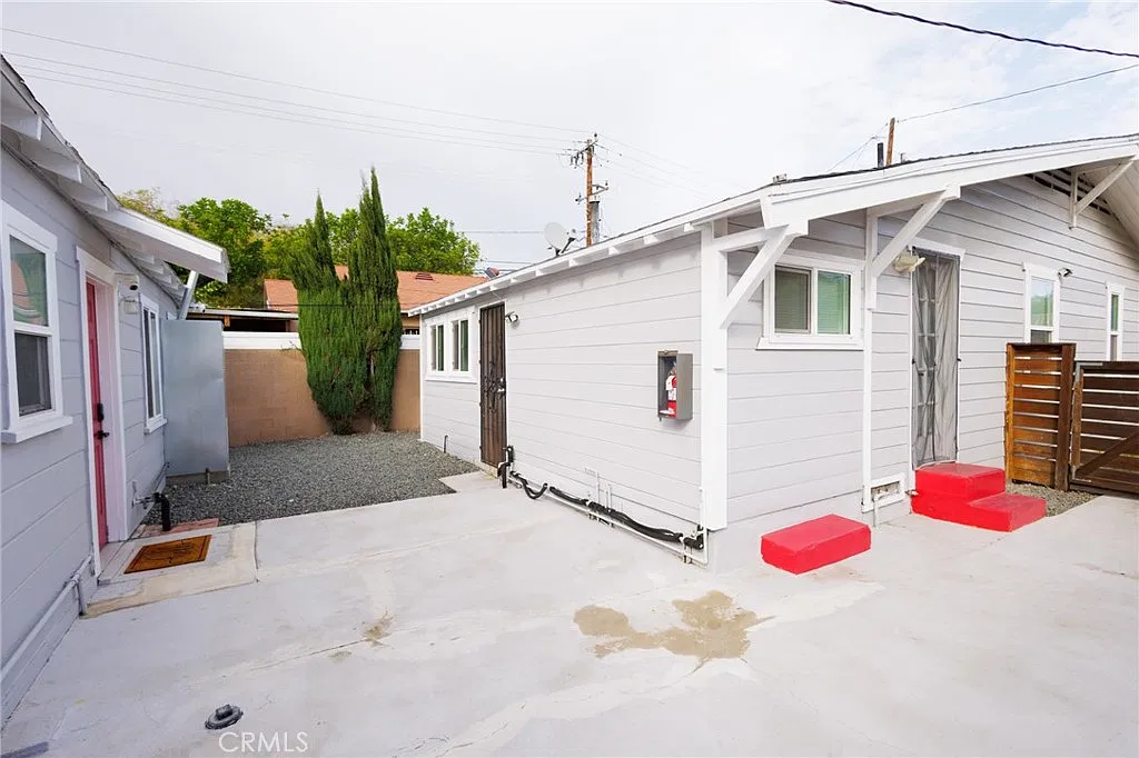 2 bed, 1100 sqft, $3,100 — Photo 2