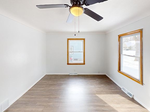 3rd image of 545 2nd Ave SE