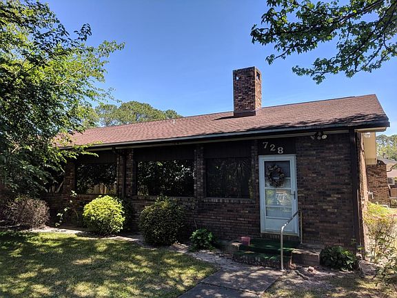 5th image of 728 Dubois Dr