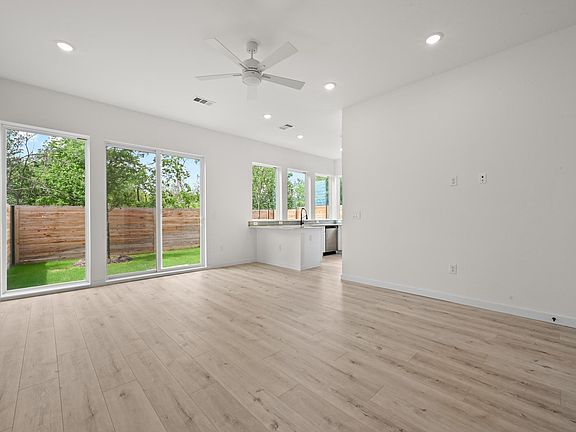4th image of 2000 Riverside Farms Rd #14101