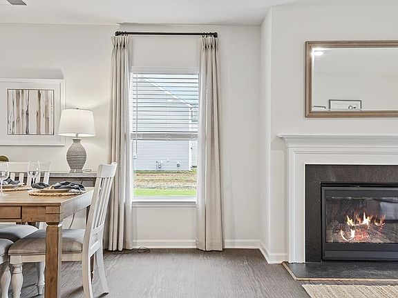 2nd image of 2527 Lily Dr