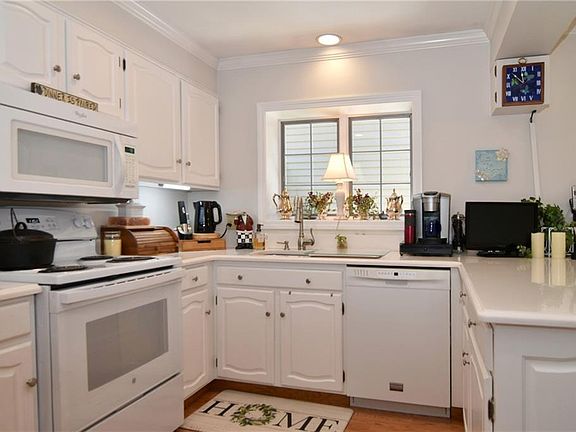 4th image of 112 Pine Glen Dr #112