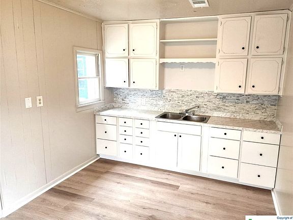 3rd image of 508 W Avenue J