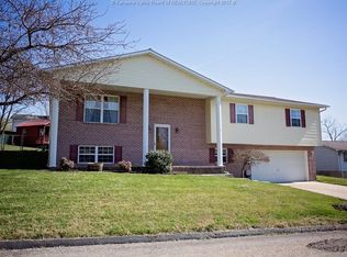 201 Hidden Cove Dr, Scott Depot, WV 25560