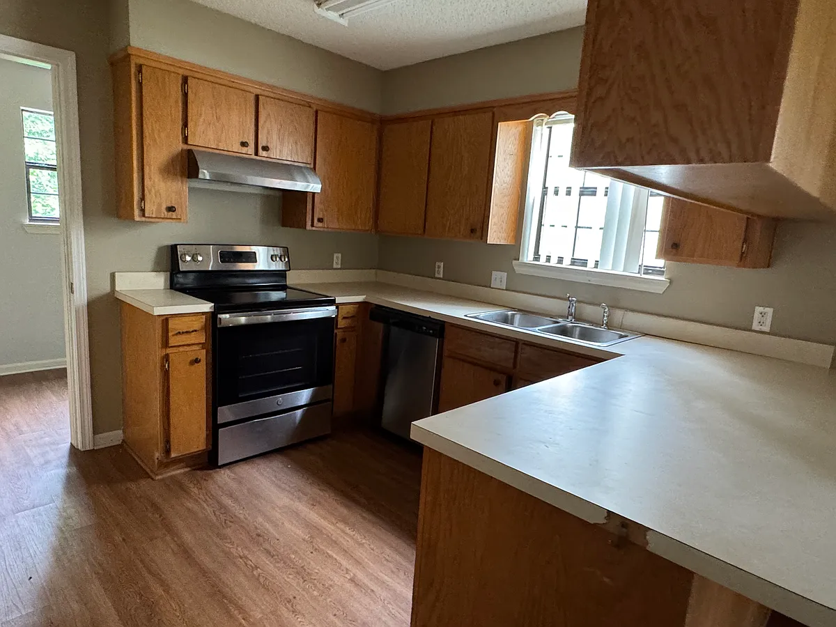 Building Photo - 605 W Park St #D
