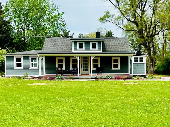 2942 Lone Tree Rd, Milford, MI 48380