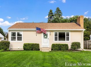 2071 Brandon Dr NW, Grand Rapids, MI 49504