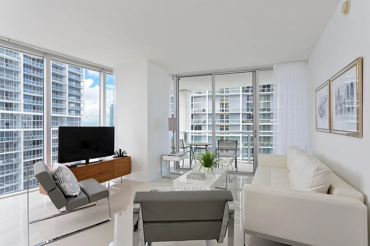 Building Photo - 495 Brickell Ave #4010