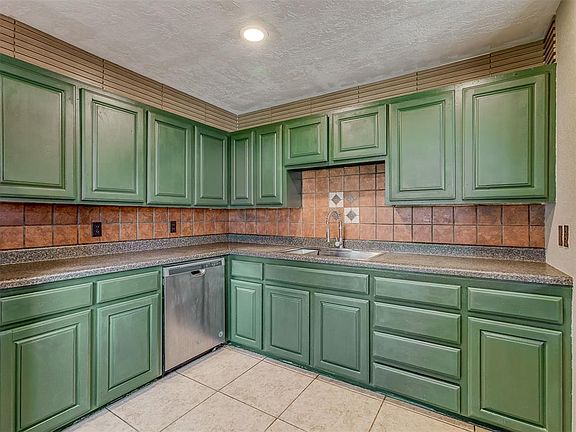 3rd image of 1209 Park Ave