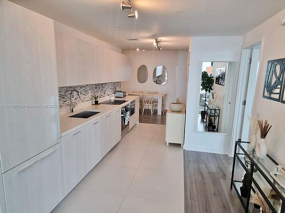 4th image of 501 NE 31st St Unit 3601