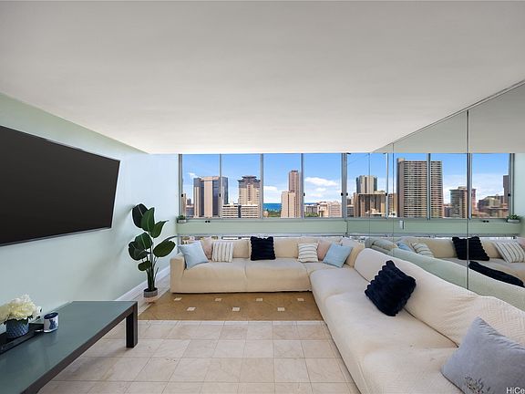 5th image of 500 University Ave APT 2204