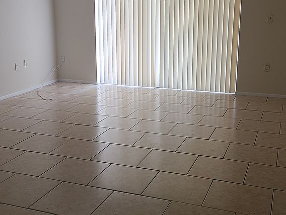 3rd image of 2413 Aspinwall St