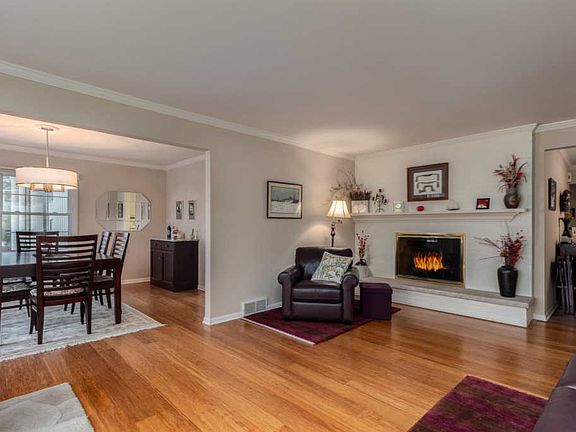 4th image of 3047 E Newport Ct #3047