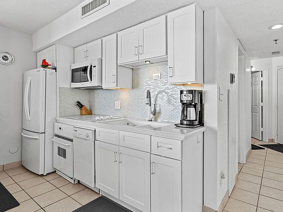 3rd image of 5523 North Ocean Blvd. #1402