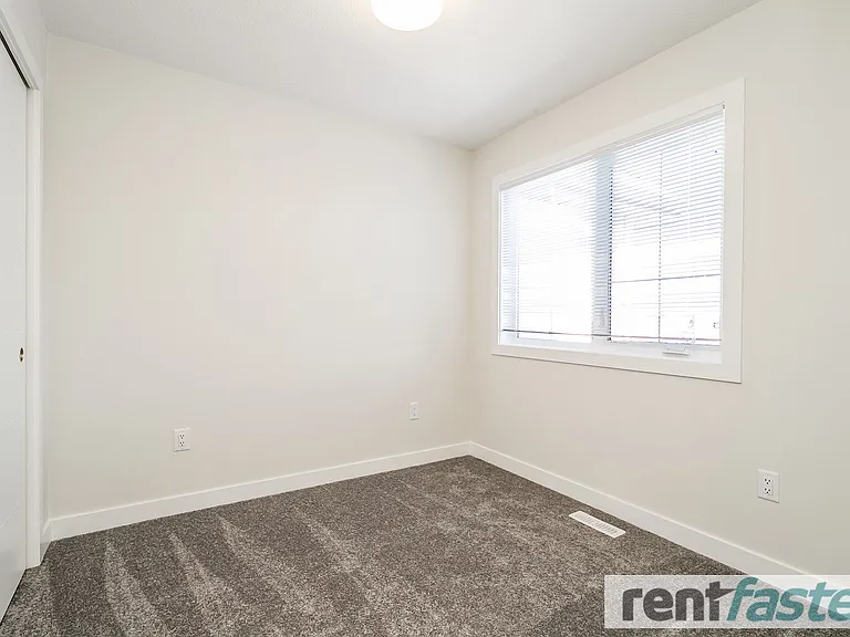 600 Bellerose Dr — Photo 17