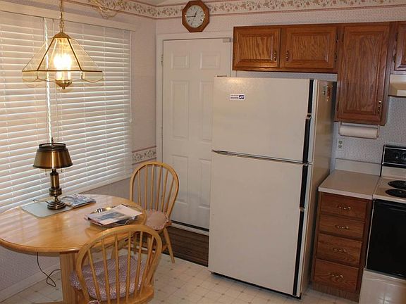 5th image of 934 Andrews Ct