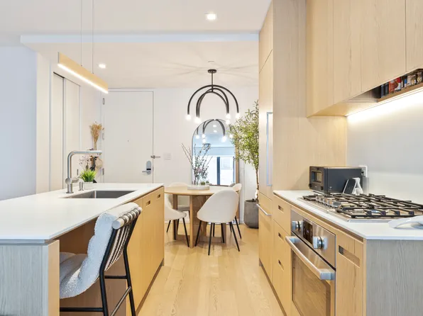 98 Front Street image 2 of 10