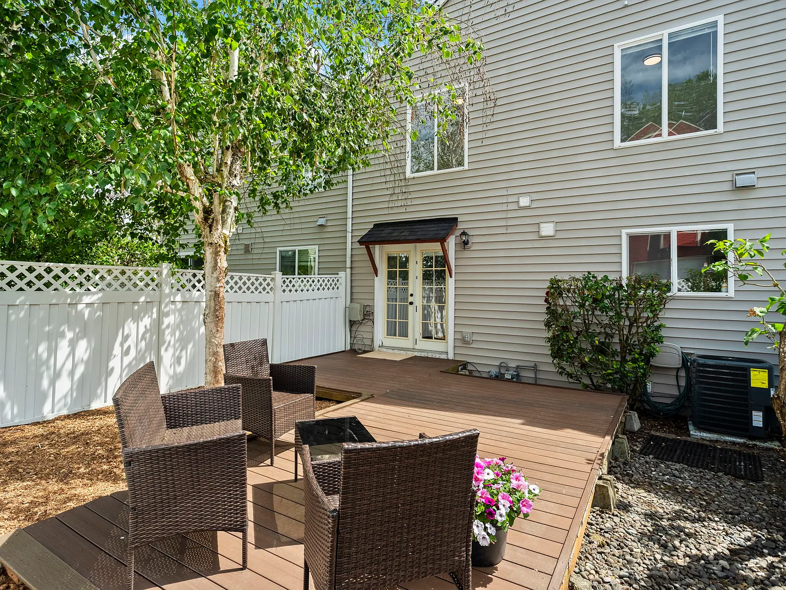 3 bed, 2.5 bath, 1400 sqft, $4,600 — Photo 4