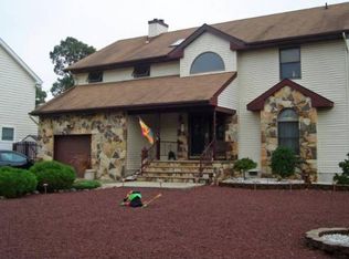 1 Oakcrest Dr, Toms River, NJ 08753