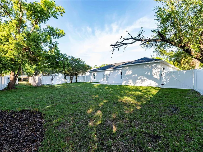 1709 Holly Rd — Photo 8