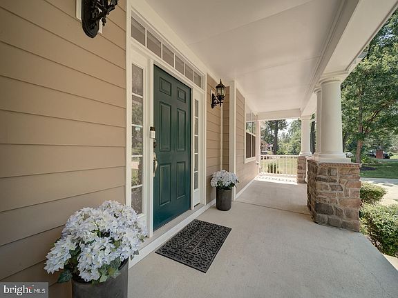3rd image of 18413 Cedar Dr