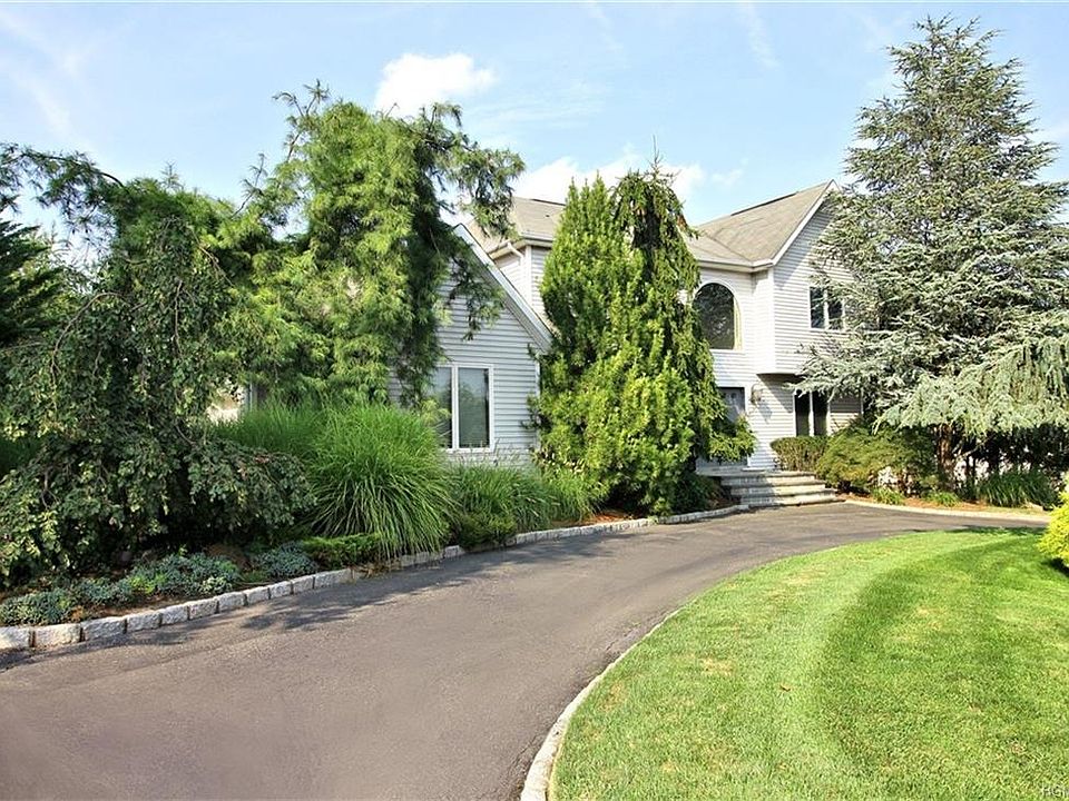 1st image of 3 Lowell Dr